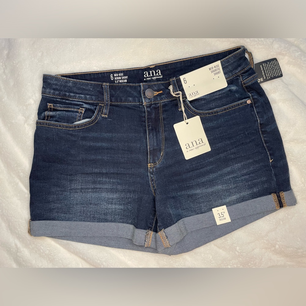 a.n.a Mid Rise Denim shorts Size 6